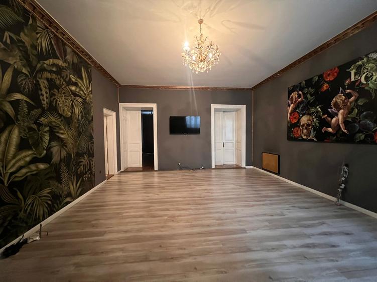 De vânzare apartament 3 camere zona semicentrală