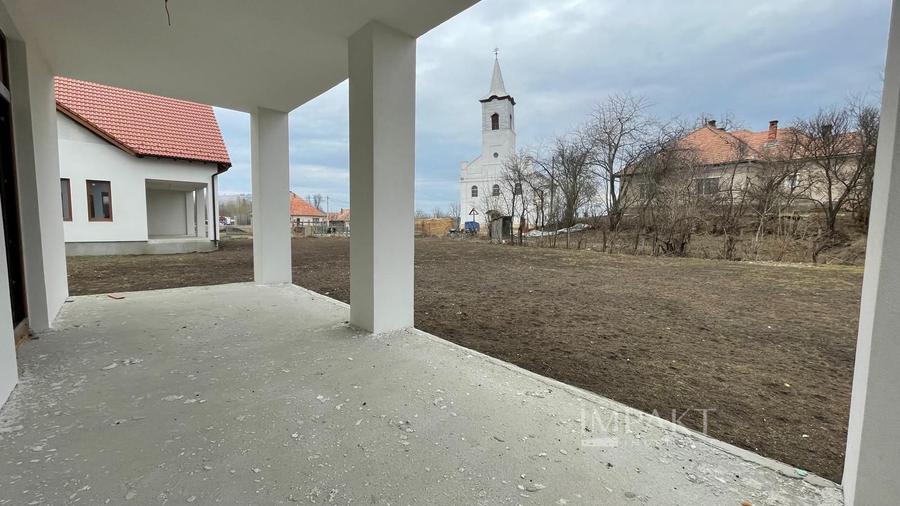 Duplex semifinisat de vanzare in Aiton – 148 mp, teren 800 mp