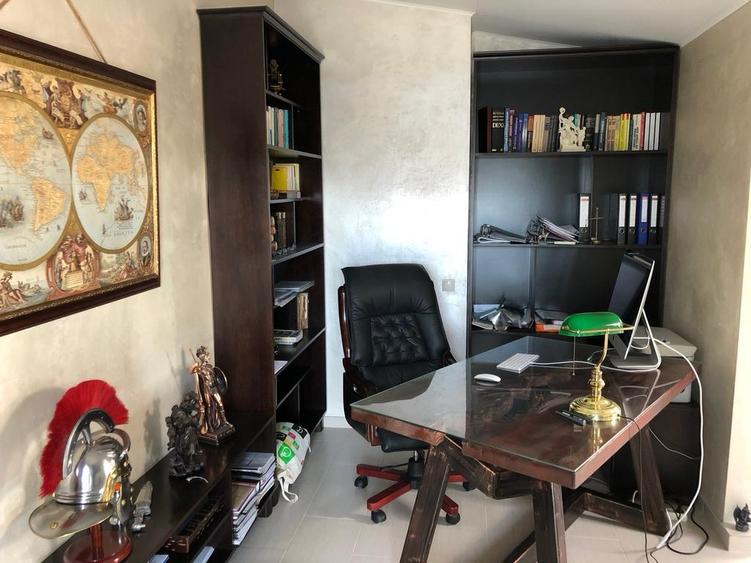 Apartament/Birou 3 camere, Tg. Cucu - Centru, Bloc Italo-Romena