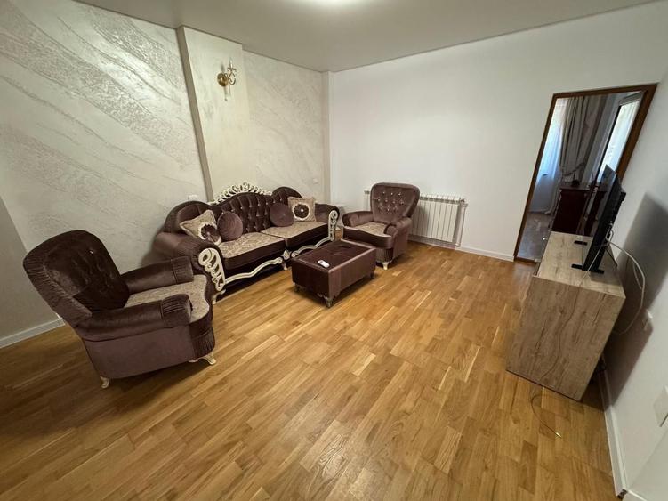 De închiriat apartament 3 camere 80 mp + curte privata 50 mp