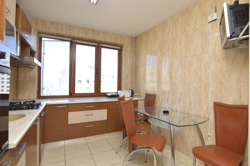 VANZARE UN APARTAMENT DE 3 CAMERE DRISTOR – METROU DRISTOR