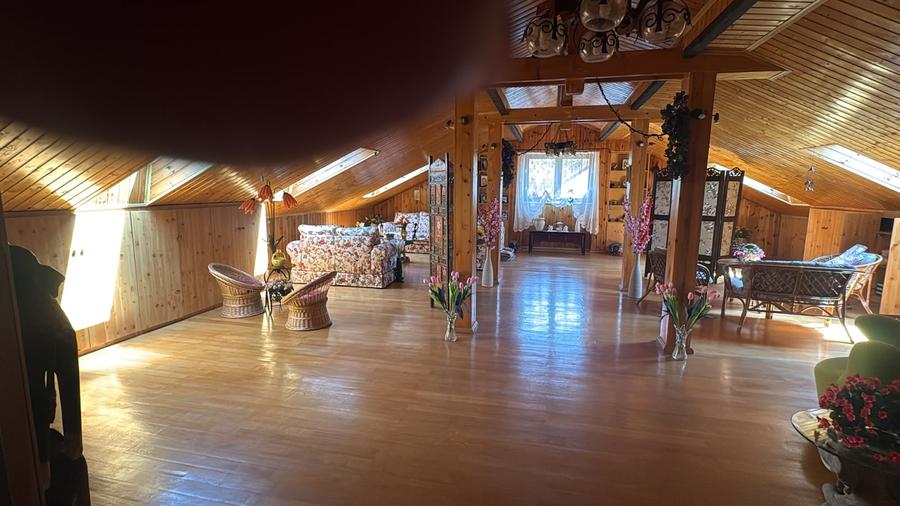 Sanctuarul luminii de la Snagov: Rafinament, natură și design interior de autor