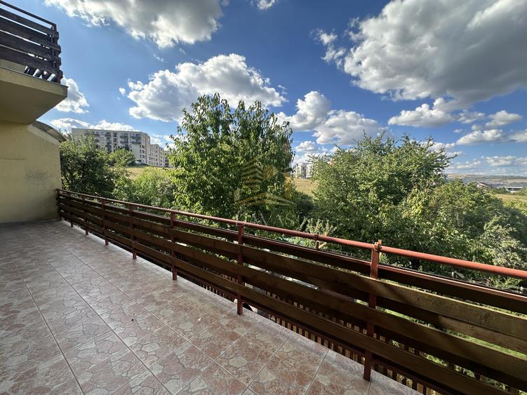 Duplex de Închiriat cu 4 camere | Zona Andrei Muresanu | Zona retrasa