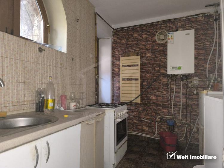 Casa cu CF spatiu comercial, curte comuna, Gruia
