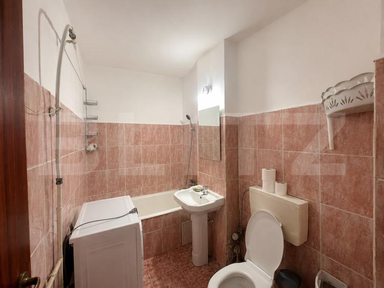 Garsoniera decomandată, 34 mp, zona Posta, Rovine