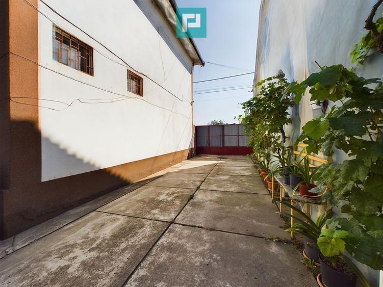 Casă cu teren de 1246 mp în Pârneava
