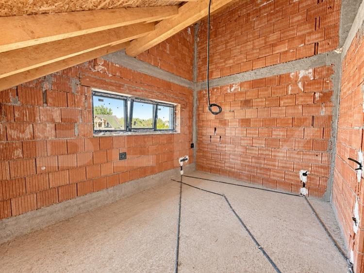 Duplex la roșu - 120 mp utili - Teren 470 mp zona  Paulesti