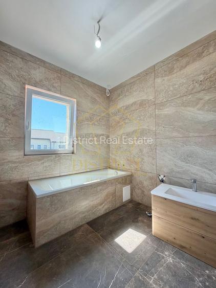 Duplex cu 5 camere si 2 bai, 470 mp teren si 115 mp utili in Ghiroda.