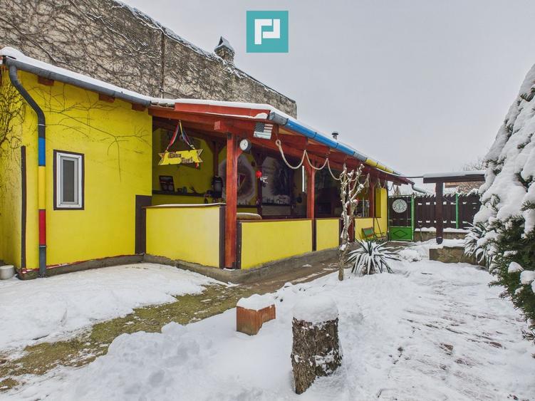 Casă cu 4 camere în zona Parneava