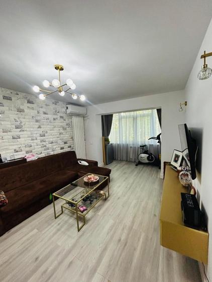 Vând apartament 2 camere extra lux