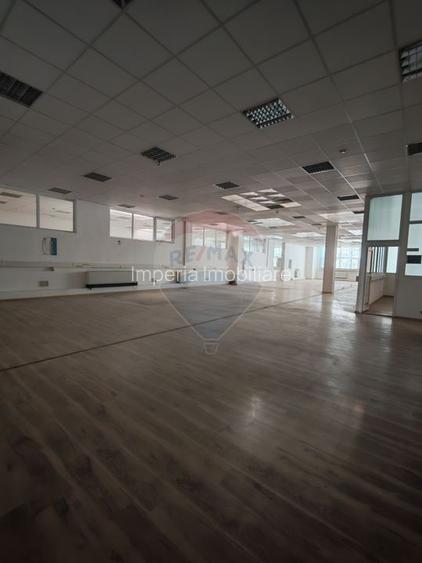 Spațiu de birouri de 2,100mp de închiriat - 8