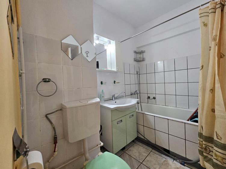 Apartament 2 camere,decomandat.