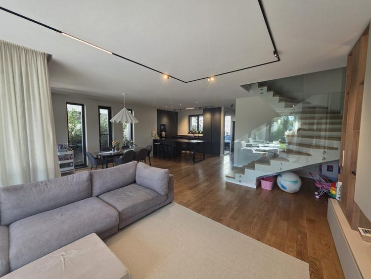 SUPER OFERTA! PIPERA VILA ELEGANTA IN COMPLEX FINISAJE LUX