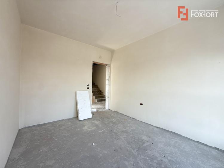 COMISION 0% Triplex cu 4 camere de vanzare in localitatea Sacalaz, zona Centrala