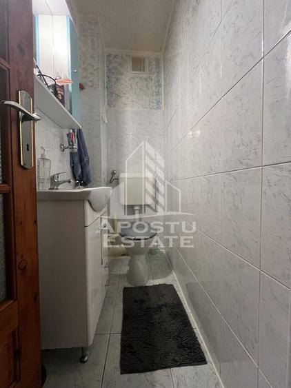 Apartament cu 3 camere,2 bai, etajul 1,centrala proprie,zona Girocului