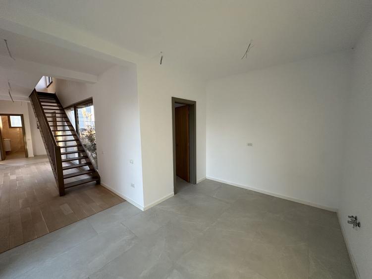 Casa cu 5 camere - Dumbarvita