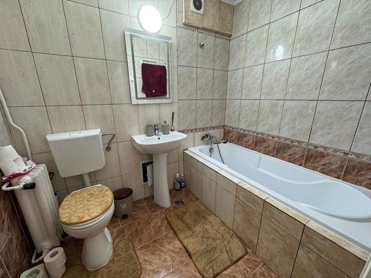 Apartament 2 camere cu terasa situat ultracentral 1 minut metrou Romana