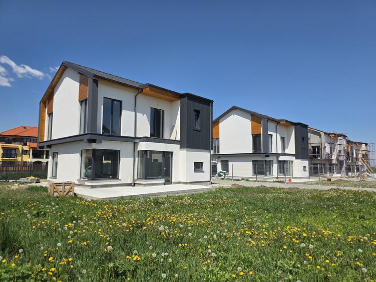Casa individuala cu 5 camere, teren 600mp, Cristian