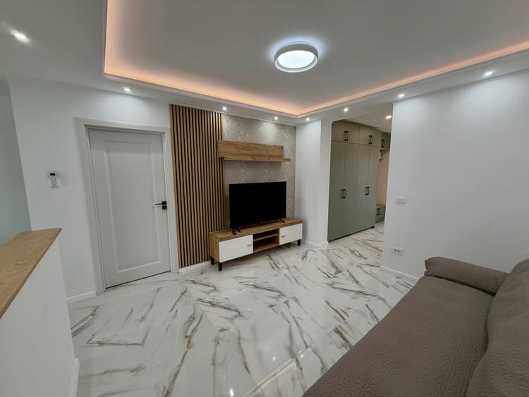 Apartament de închiriat | 2 camere | Zona - Centrală | Curte comuna | Parcare