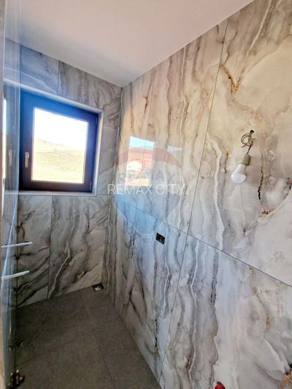 Casă / Vilă cu 8 camere de vânzare în zona Balaur - 48