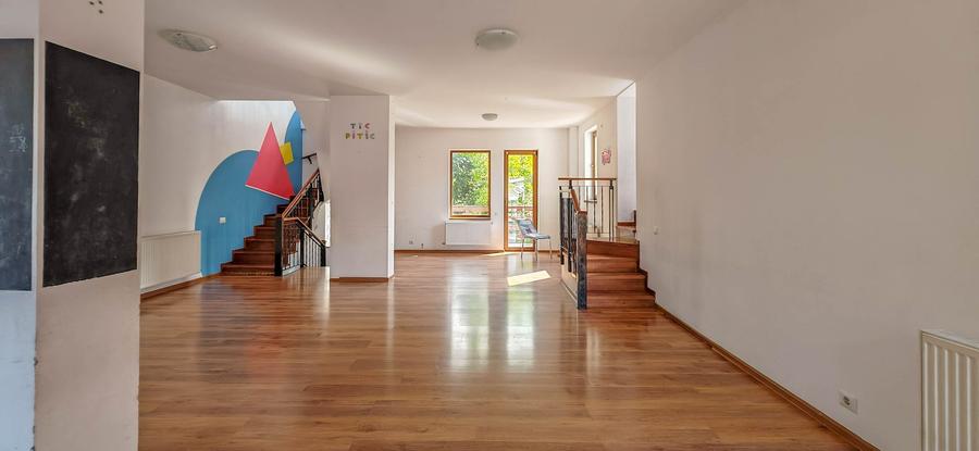 Vila spațioasă, 4 camere, nemobilată, București