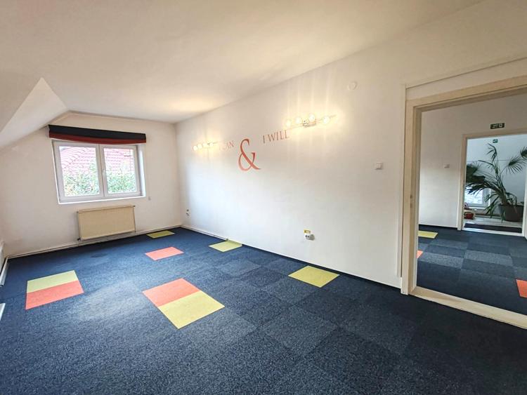 Casă 8 camere, curte generoasă