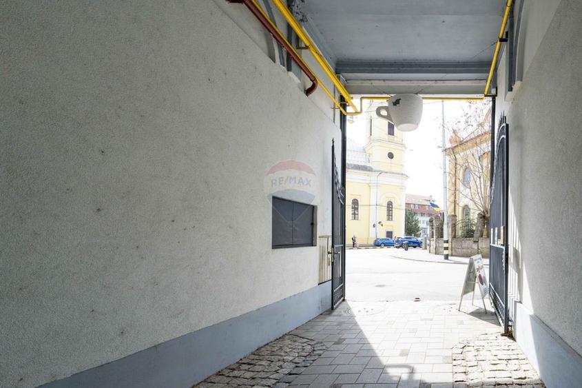 Clădire comercială de vânzare, 2240mp, Ultracentral, str Primăriei