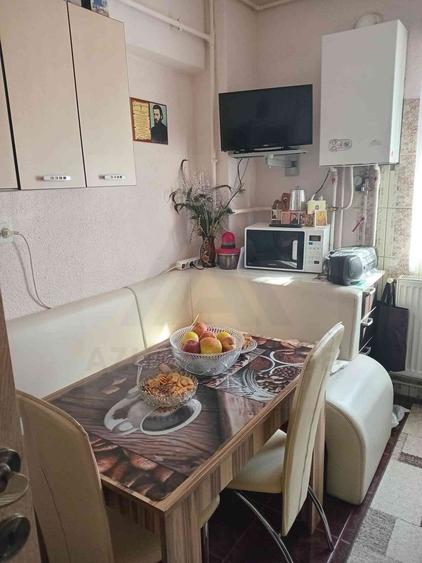 Apartament 2 camere decomandat 45 mp utili 2 pivnite Mihai Viteazul