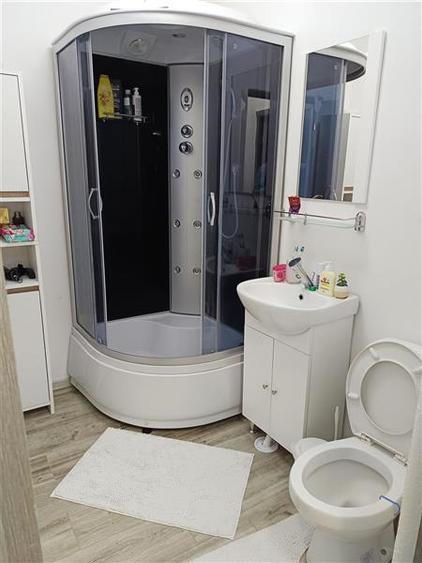 Apartament 2 camere in zona centrala Moldova Noua, langa piata