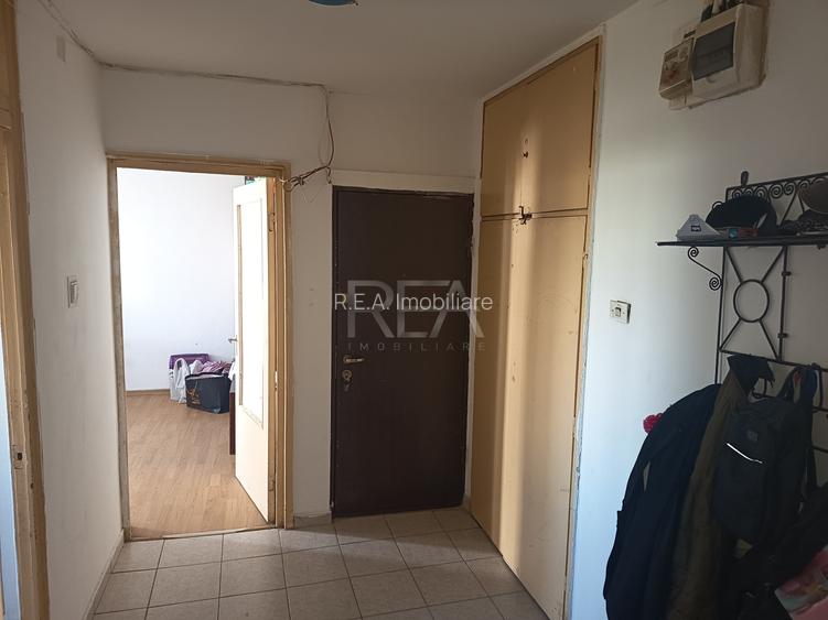 3 camere decomandat- Rahova, Buzoieni, bloc reabilitat
