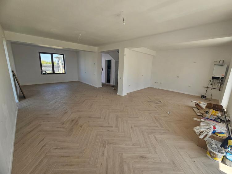 Casă 5 camere + mansardă, 3 băi, curte 480 mp, finisaje premium