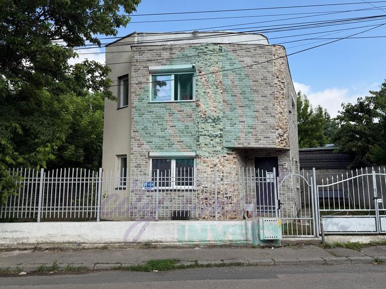 Casa receptionata in 2025 singura in curte