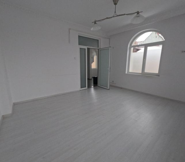 Imobil Central 355 mp | D+P+1+M | Consolidat & Renovant | 9 Camere