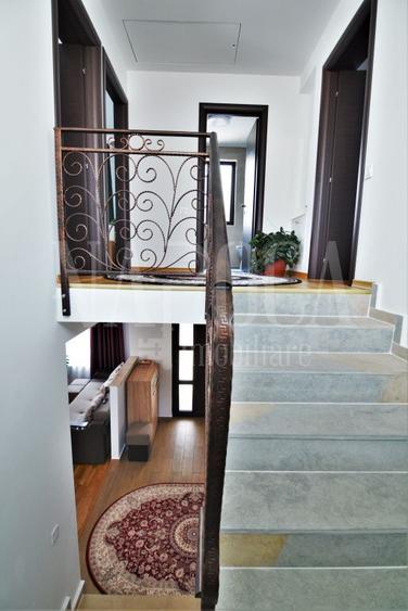 Casa 4 camere de vanzare in Floresti