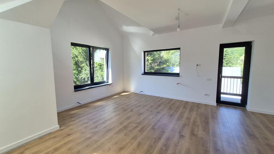 Apartament cu 4 camere 125 mp (4 garsoniere) la cheie + 60 mp pod - Busteni