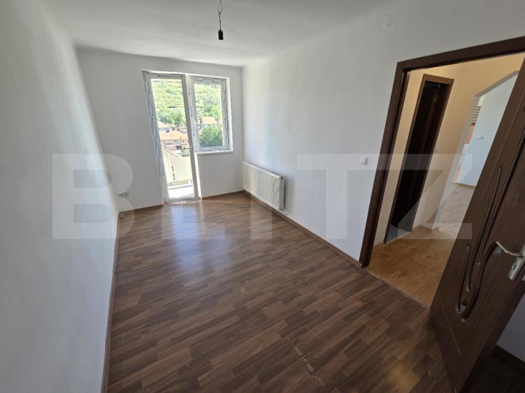 Apartament de vănzare, 3 camere, 64 mp, zona Sărmășag