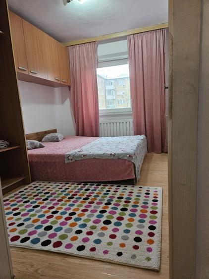 Inchiriere apartament cu 3 camere zona Sagului