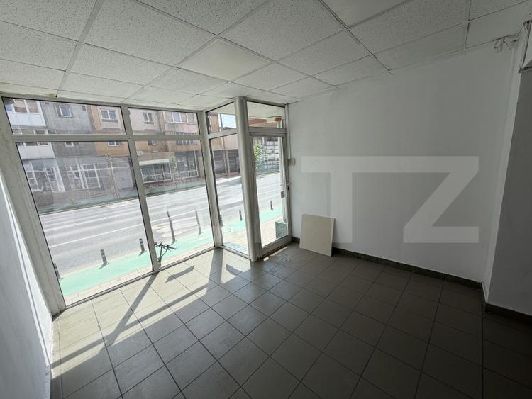 Spațiu comercial, 27 mp, vitrină la stradă, zona Cetate