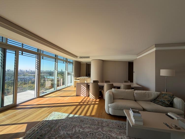 Apartament deosebit cu vedere la lacul Floreasca în Up-Site,3 parcări valabile