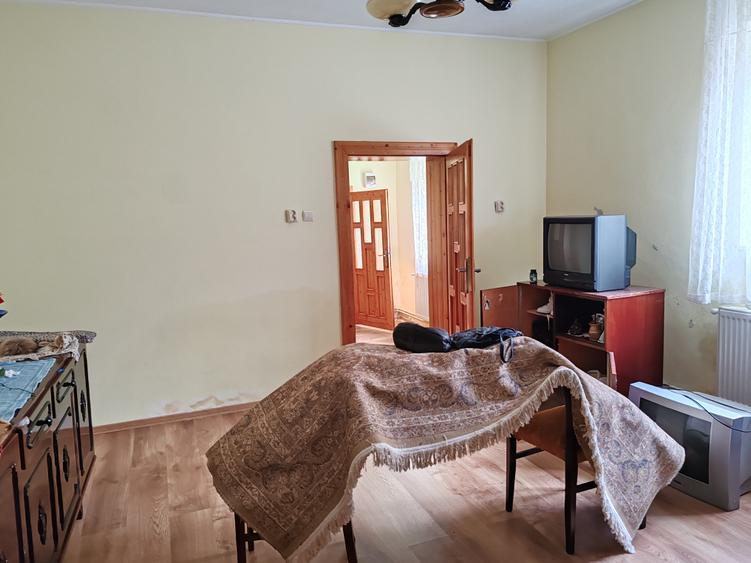 Casa 4 camere libera la vanzare VLADENI