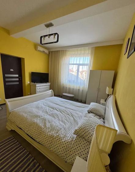 Apartament de 3 camere, 74 mp, parcare, centrala, șemineu pe lemne, zona Domenii