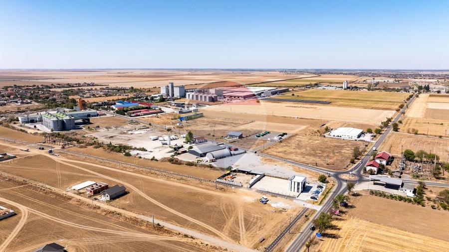 Platforma  industriala  de 4000 mp de vânzare