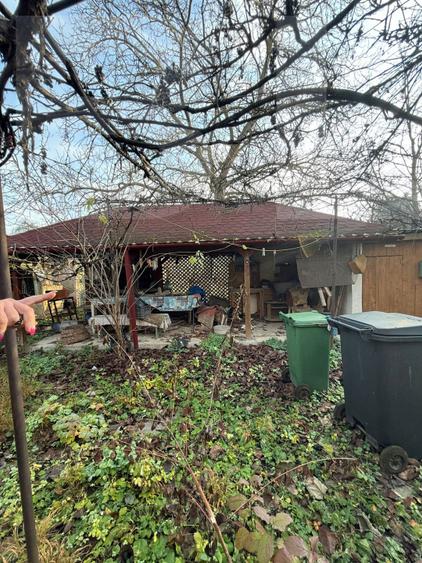 Casa de vanzare, cu 3 camere, doua bucatarii+teren in Simeria