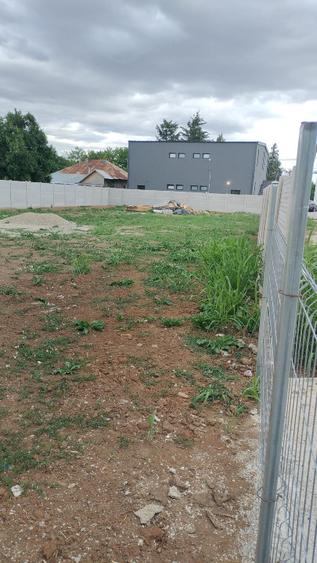 Teren cu proiect și autorizație de construcție ,curent,gaz și gard modern