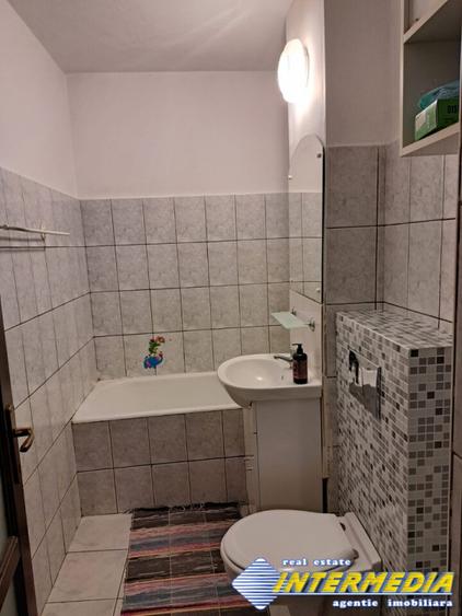 Apartament 3 camere decomandat de inchiriat Alba Iulia zona Centru