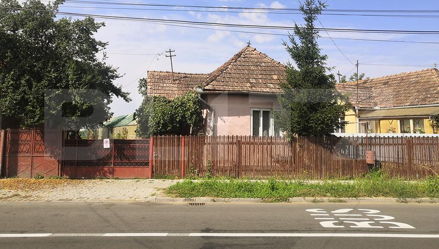 Teren intravilan generos + 2 case – 15.277 mp, front 30 m, multiple posibilități - 3