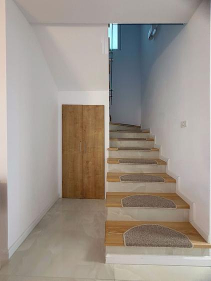 Casa Tip Duplex Despartita de Garaj - Teren 380 mp