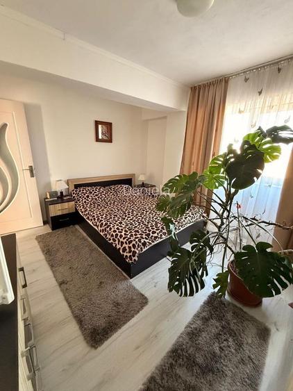 Apartament 3 camere de vanzare, Calafat