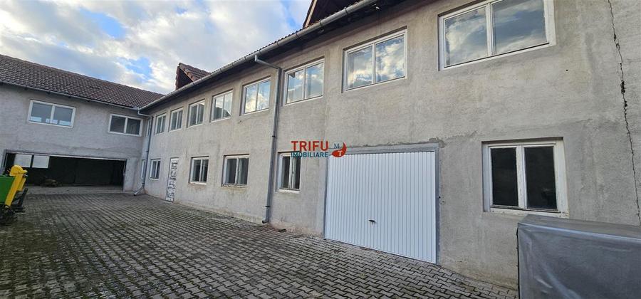 Casa de vanzare cu functiuni multiple in Petresti