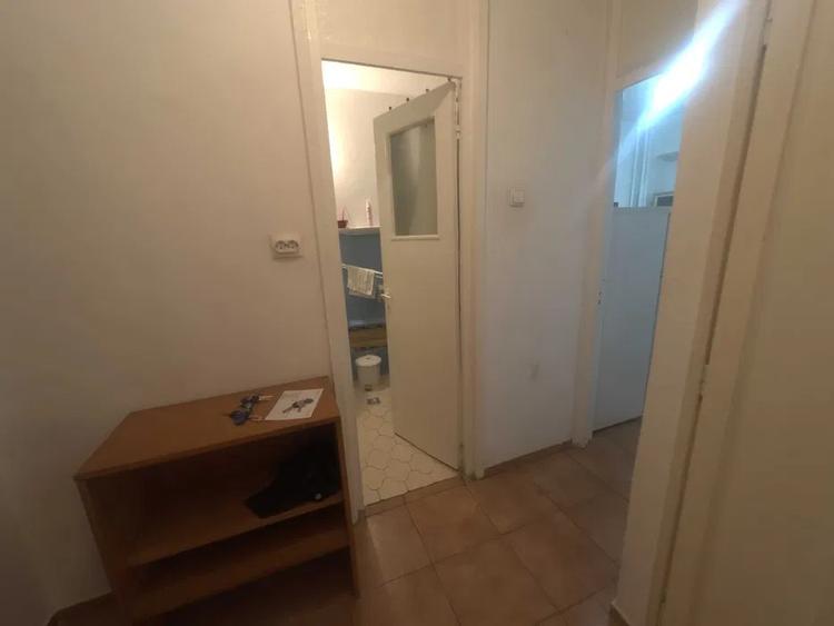 Calea Calarasilor, garsoniera, 300 euro, 6 min metrou Muncii